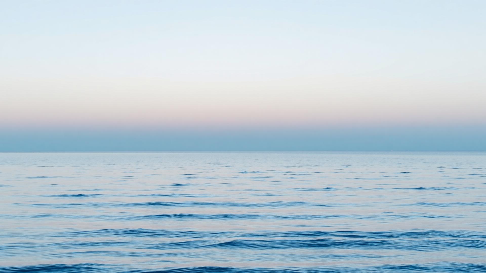Calm ocean horizon